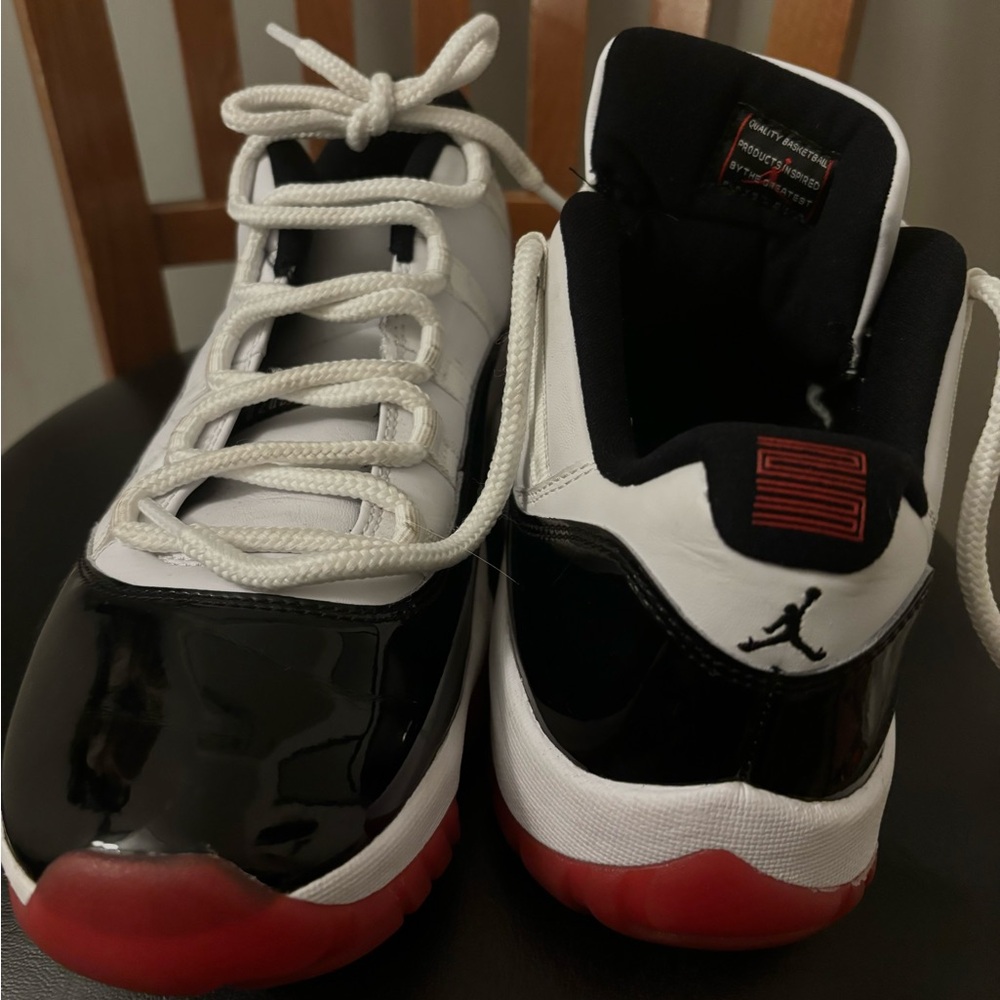 Men’s size 10.5 Nike Jordan 11 Lows Concord- Bred